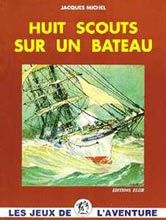 Huit Scouts sur un bateau